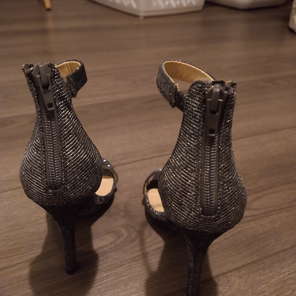 Shoes - Picture 6 of 8